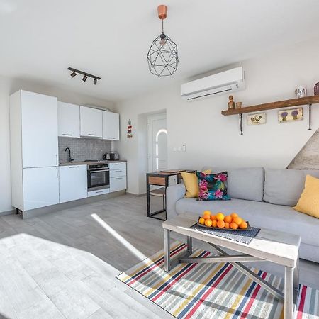 Izabela Apartment With Swimming Pool Babino Polje Exterior foto