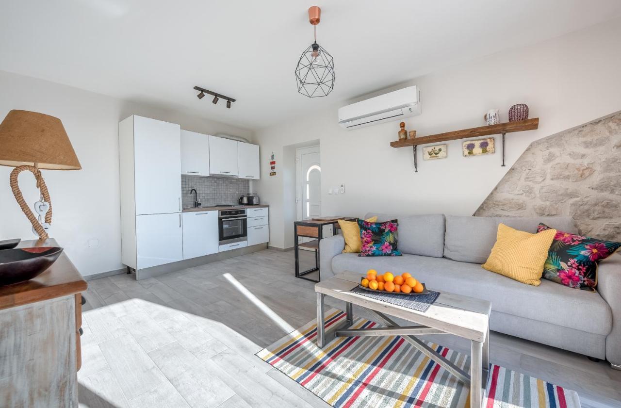 Izabela Apartment With Swimming Pool Babino Polje Exterior foto